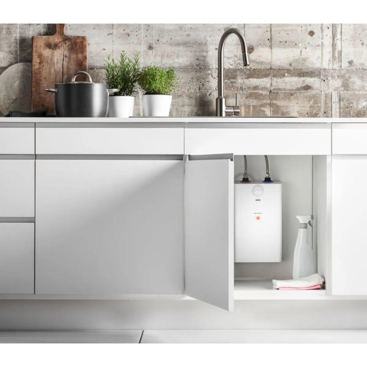 Clearance AEG Untertisch-Kleinspeicher U5
