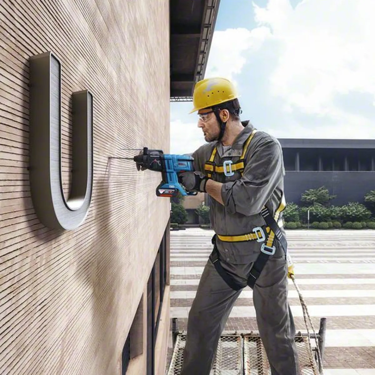 Clearance Bosch Professional Akku-Bohrhammer GBH 18V-21