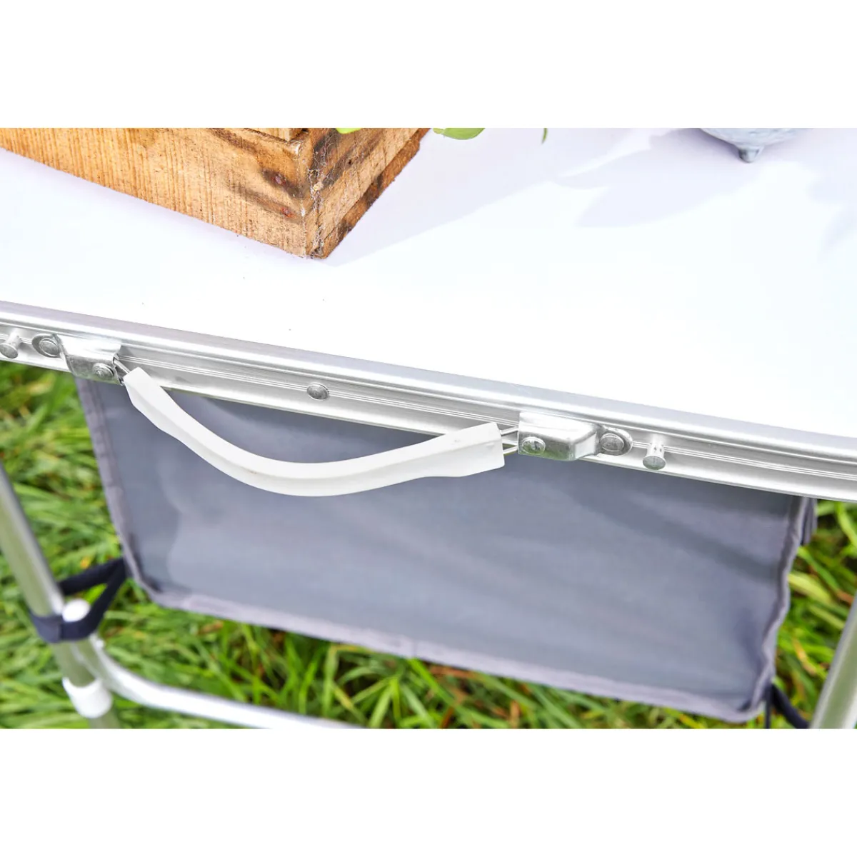 Outlet Haveson Camping-Tisch mit Ablagefächern