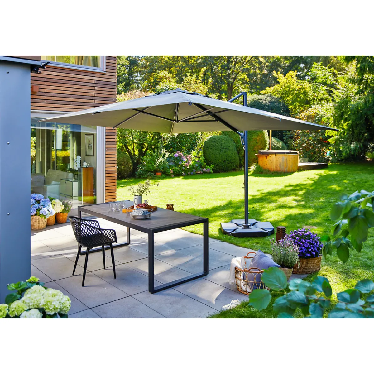 New Haveson Gartentisch Kent mit Keramik-Tischplatte