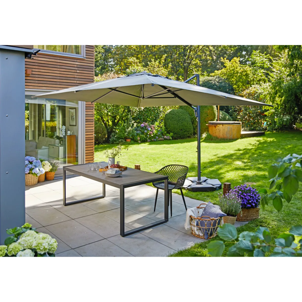 New Haveson Gartentisch Kent mit Keramik-Tischplatte