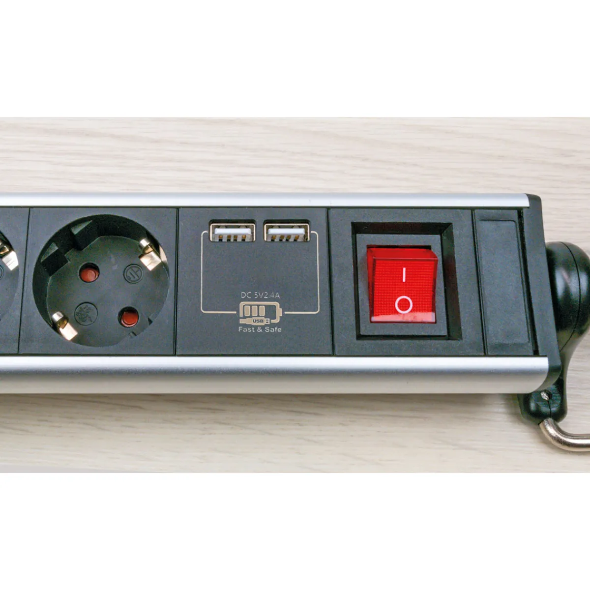 Outlet Schwaiger Steckdosenleiste 4-fach USB mitTischbefestigung
