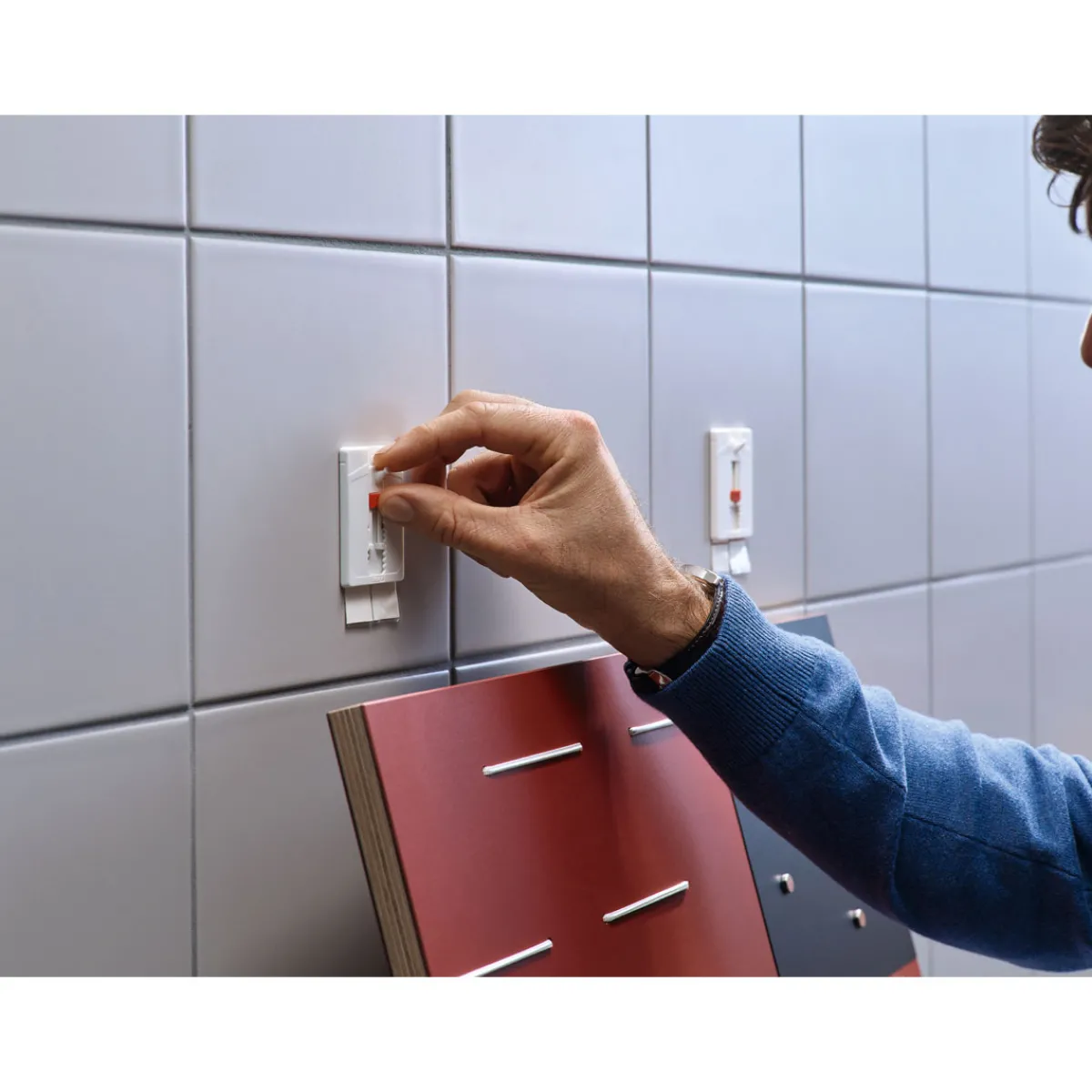 Outlet Tesa Klebenagel für Fliesen verstellbar 2 Stück Traglast 2 x 4 kg