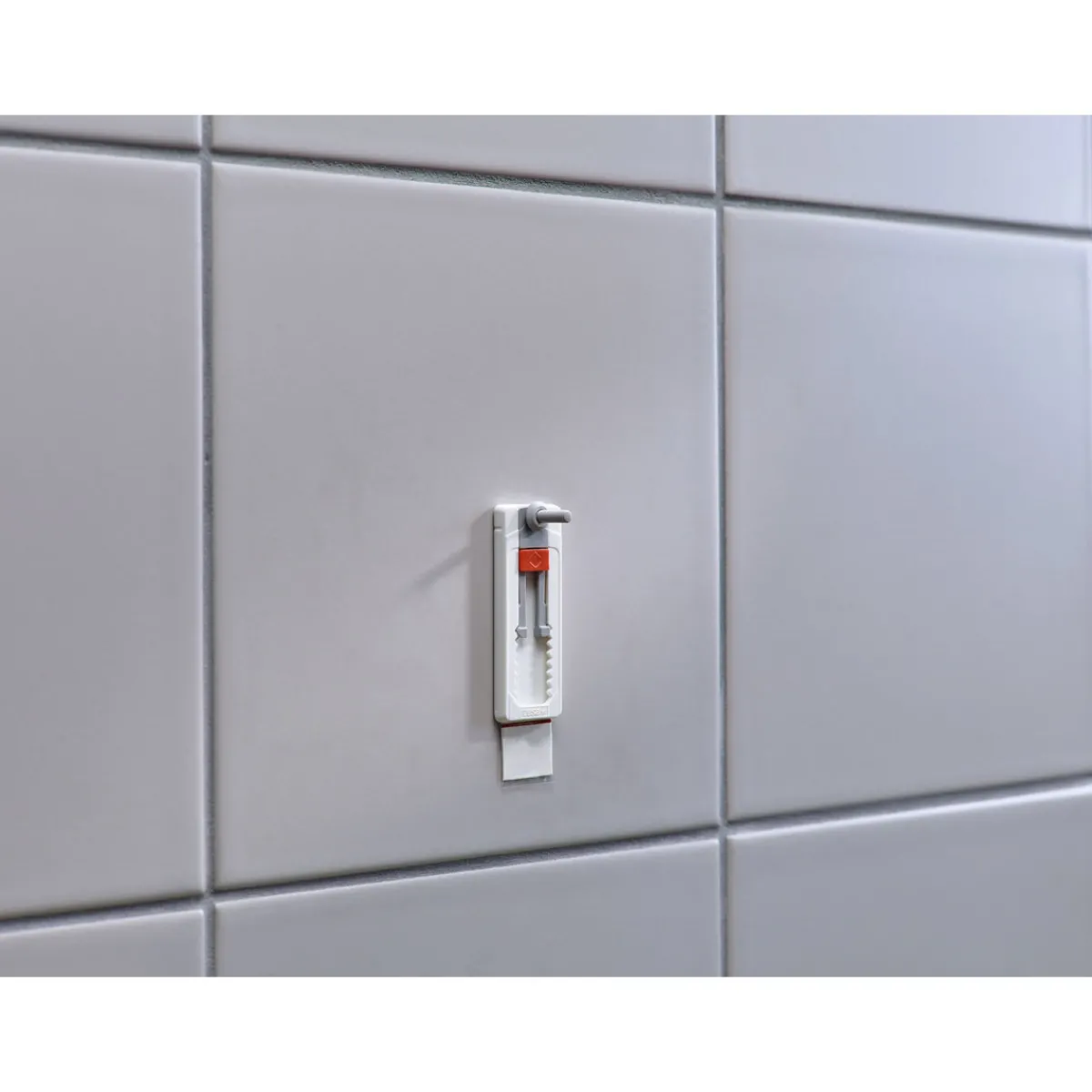 Outlet Tesa Klebeschraube für Fliesen verstellbar 2 Stück Traglast 2 x 3 kg